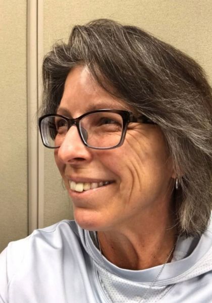 coupe de cheveux femme 60 ans avec lunettes (10)