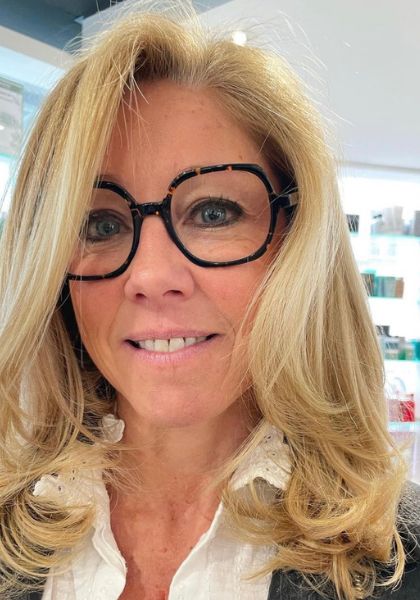 coupe de cheveux femme 60 ans avec lunettes (14)