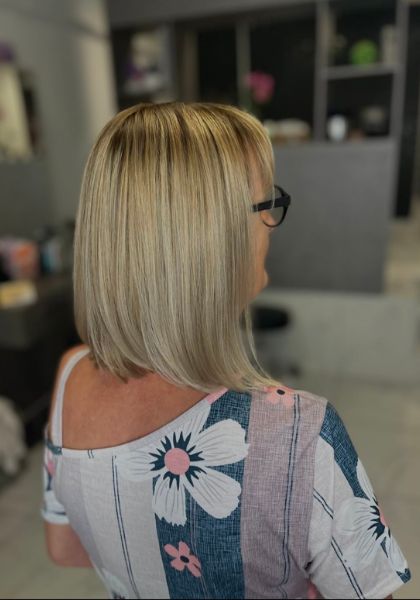 coupe de cheveux femme 60 ans avec lunettes (15)