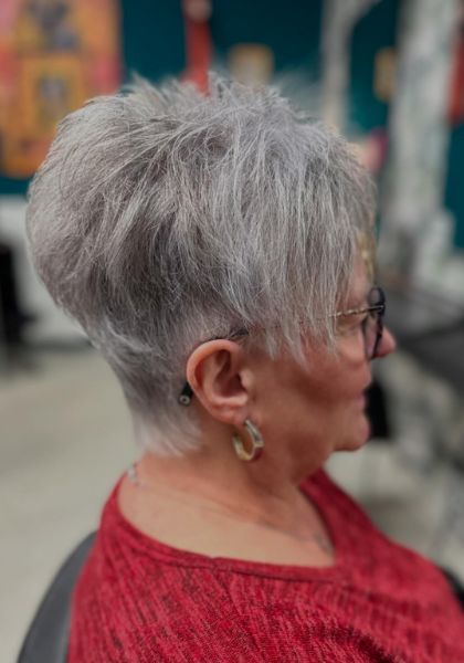 coupe de cheveux femme 60 ans avec lunettes (22)