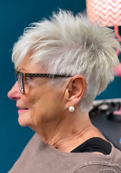 coupe de cheveux femme 60 ans avec lunettes (23)