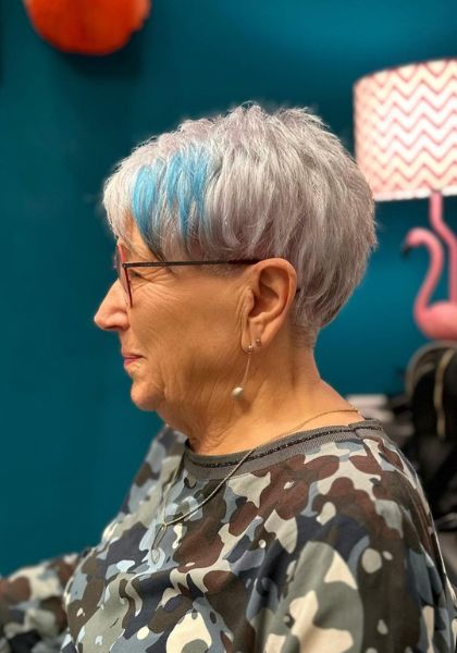 coupe de cheveux femme 60 ans avec lunettes (25)