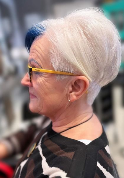 coupe de cheveux femme 60 ans avec lunettes (26)