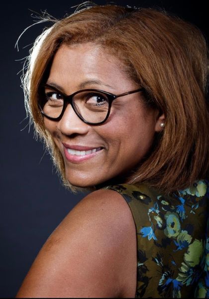 coupe de cheveux femme 60 ans avec lunettes (3)