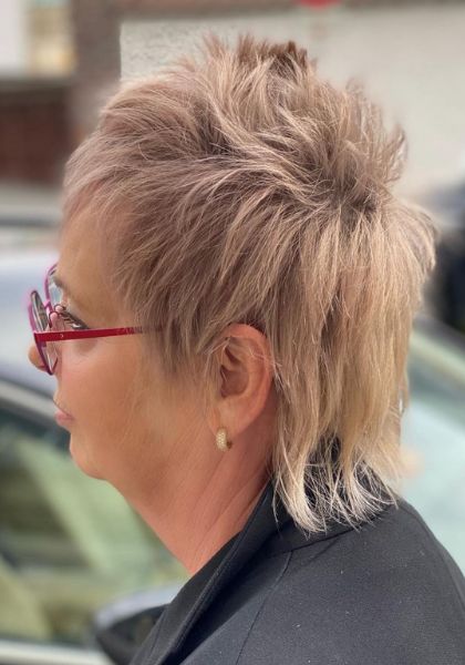 coupe de cheveux femme 60 ans avec lunettes (31)