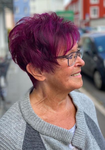 coupe de cheveux femme 60 ans avec lunettes (32)