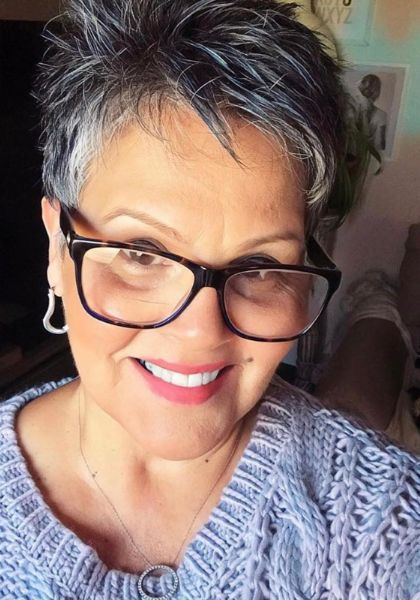 coupe de cheveux femme 60 ans avec lunettes (5)