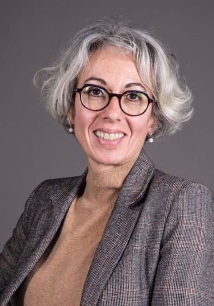 coupe de cheveux femme 60 ans avec lunettes (6)