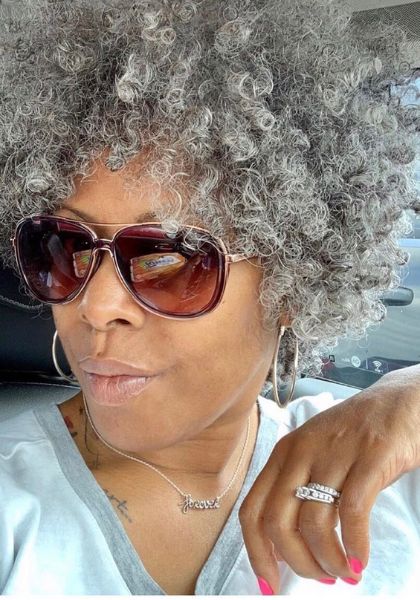 coupe de cheveux femme 60 ans avec lunettes (7)