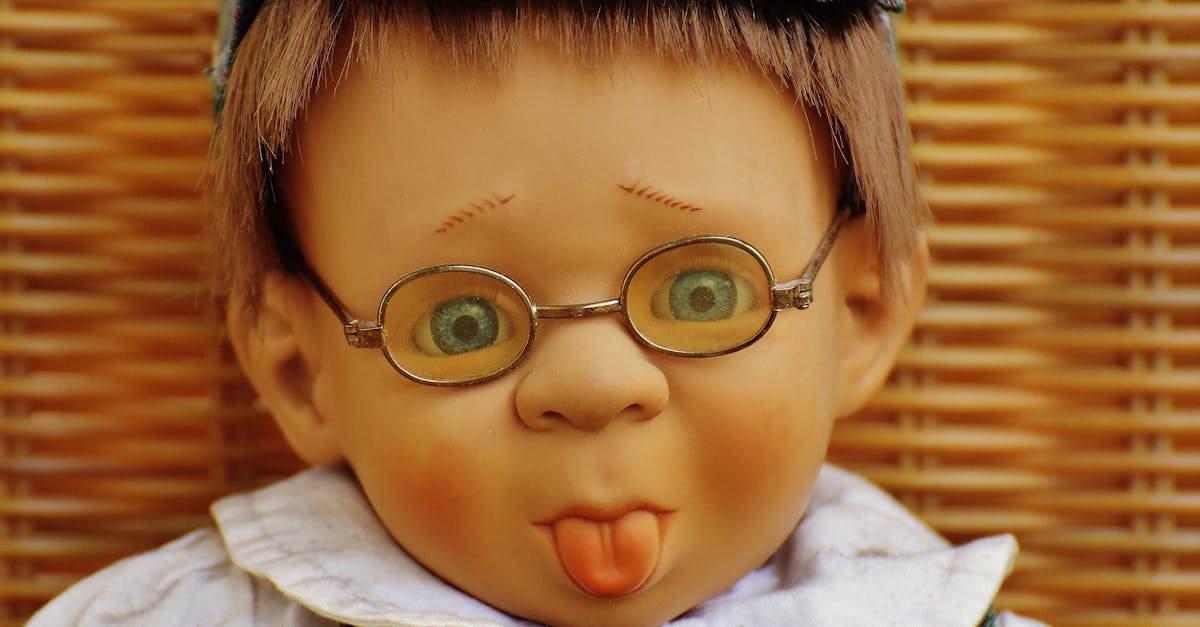 Il me regarde de loin fixement 8 raisons
